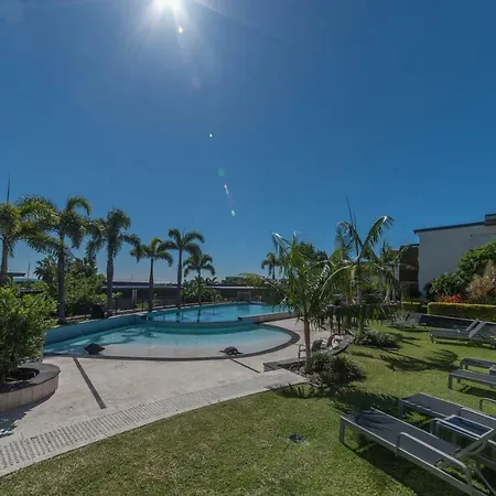 Executive On Whisper Bay - Cannonvale Apartment Airlie Beach Exterior photo