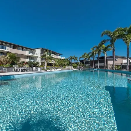 Executive On Whisper Bay - Cannonvale Apartment Airlie Beach Exterior photo
