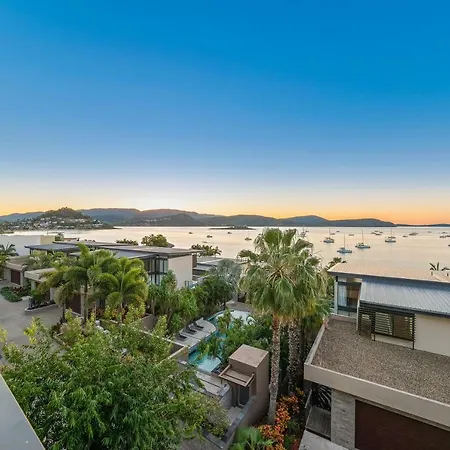 Executive On Whisper Bay - Cannonvale Apartment Airlie Beach Exterior photo