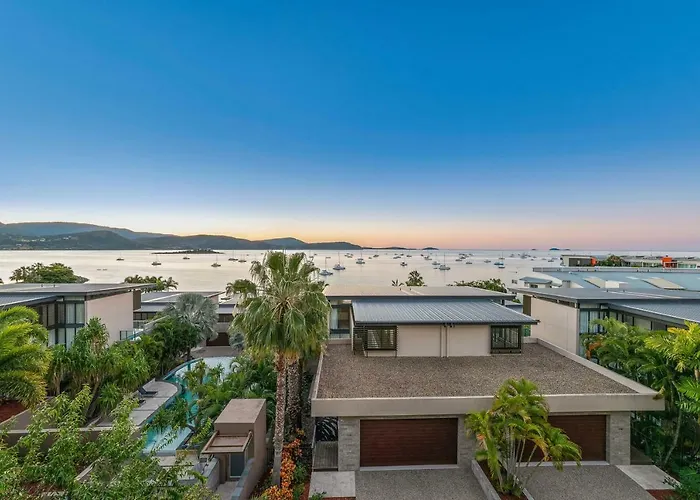 Executive On Whisper Bay - Cannonvale